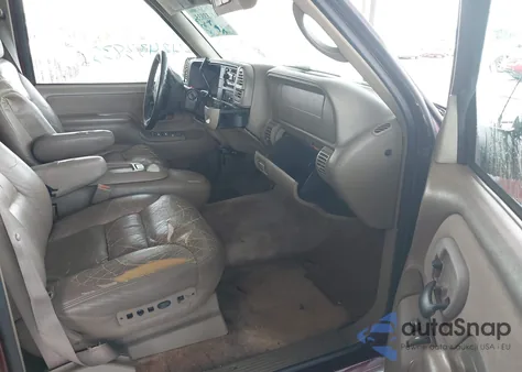 1999 Chevrolet Suburban 1500 Lt z USA, uszkodzony, nr VIN 3GNFK16R8XG144067